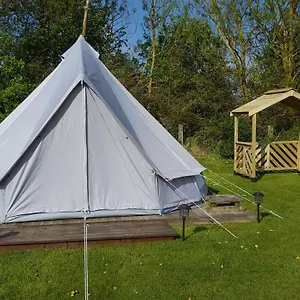 2* Campsite Yapham Holds